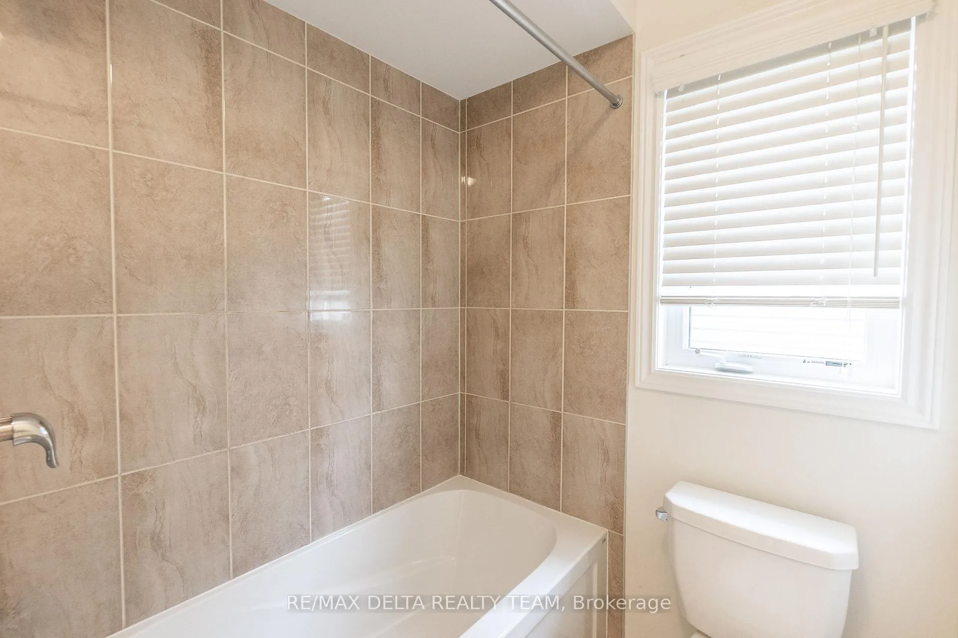 Photo 25 of 203 Flowing Creek Circle, Ottawa, Kanata - Emerald Meadows/Trailwest — HOMEH