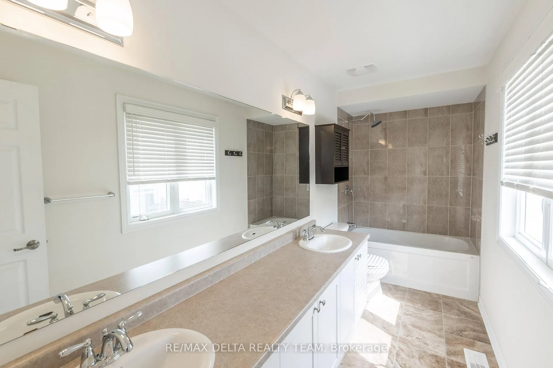Photo 27 of 203 Flowing Creek Circle, Ottawa, Kanata - Emerald Meadows/Trailwest — HOMEH