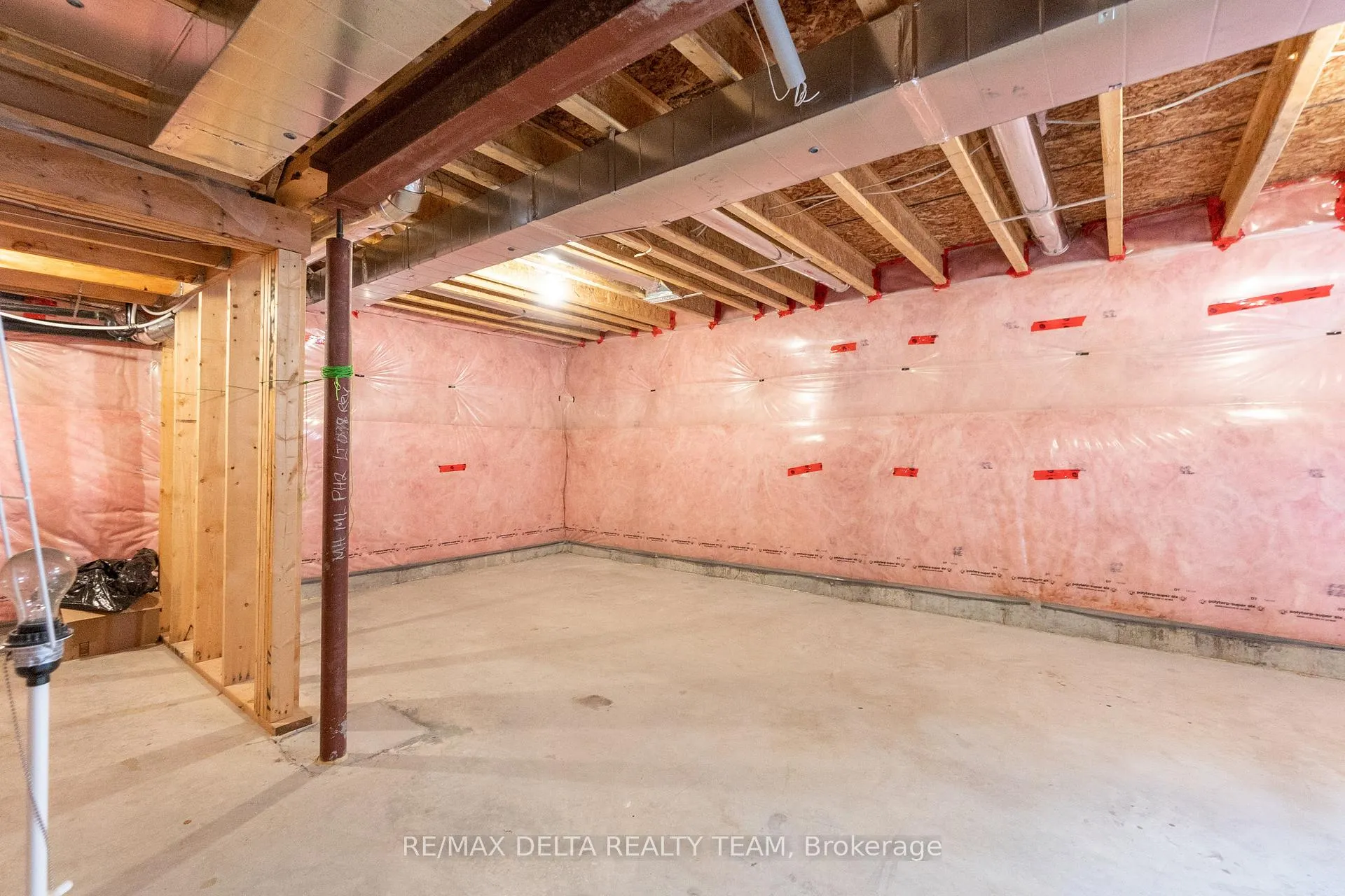 Photo 36 of 203 Flowing Creek Circle, Ottawa, Kanata - Emerald Meadows/Trailwest — HOMEH