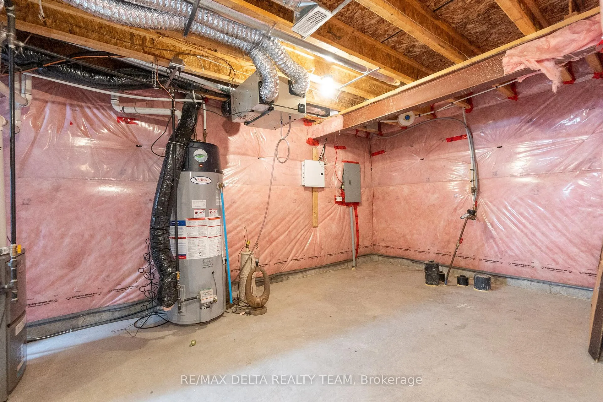 Photo 37 of 203 Flowing Creek Circle, Ottawa, Kanata - Emerald Meadows/Trailwest — HOMEH