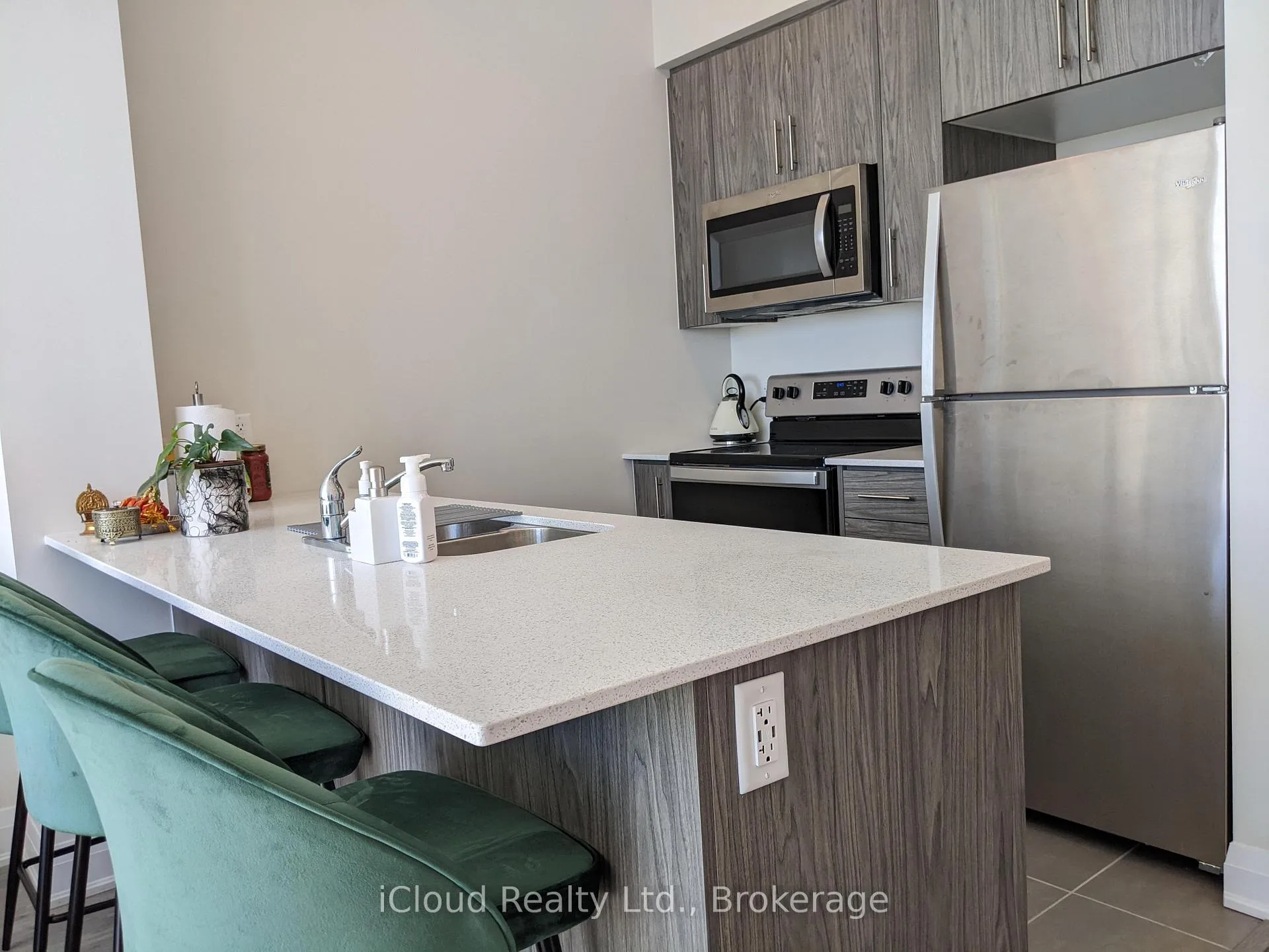 Photo 8 of Unit 617, 16 Concord Place, Grimsby, Grimsby Beach — HOMEH