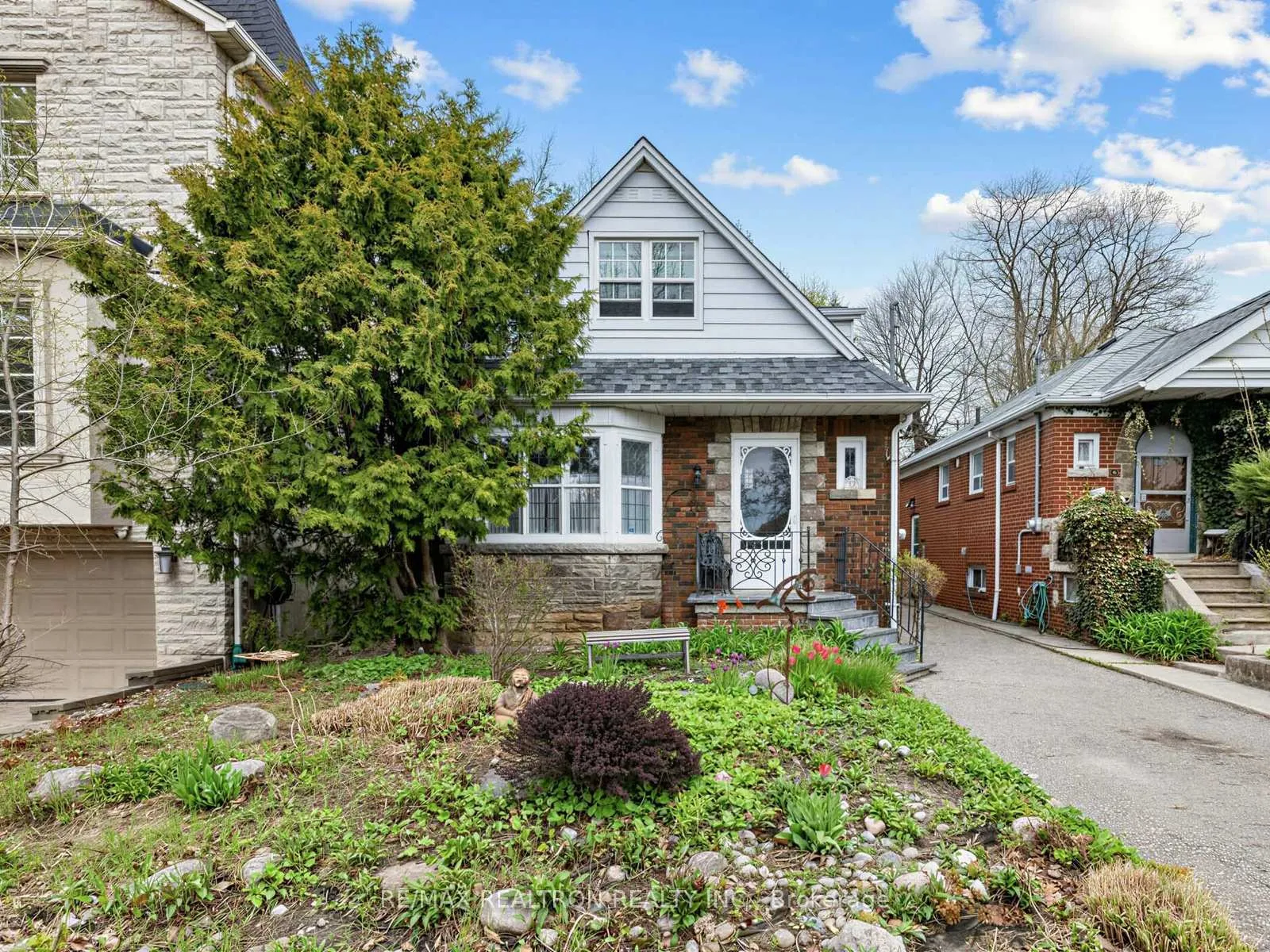 Photo 2 of 12 New Haven Drive, Toronto, Forest Hill North — HOMEH