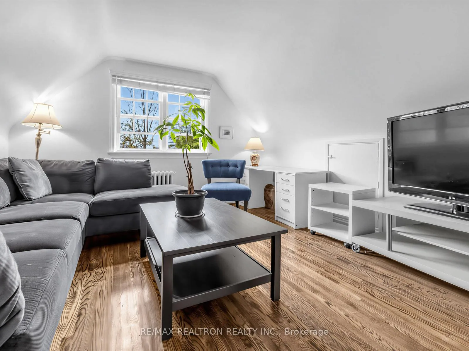Photo 14 of 12 New Haven Drive, Toronto, Forest Hill North — HOMEH