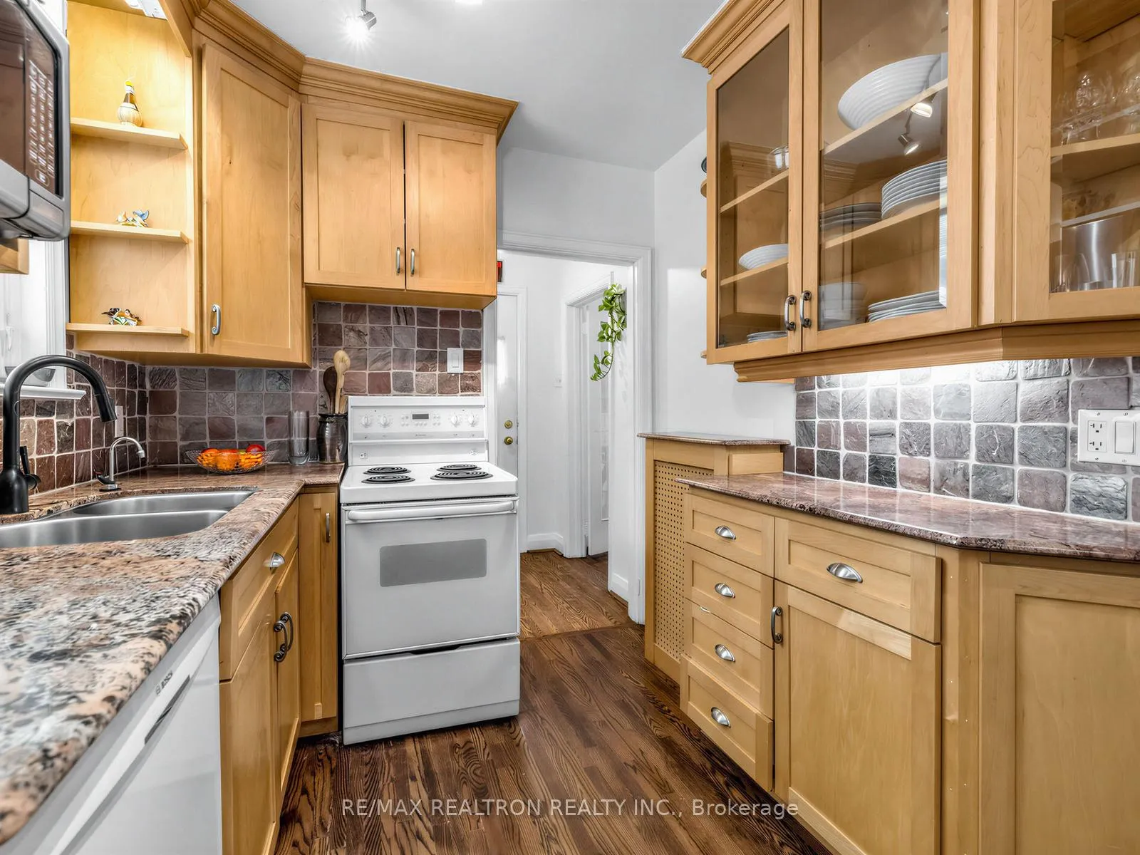 Photo 20 of 12 New Haven Drive, Toronto, Forest Hill North — HOMEH
