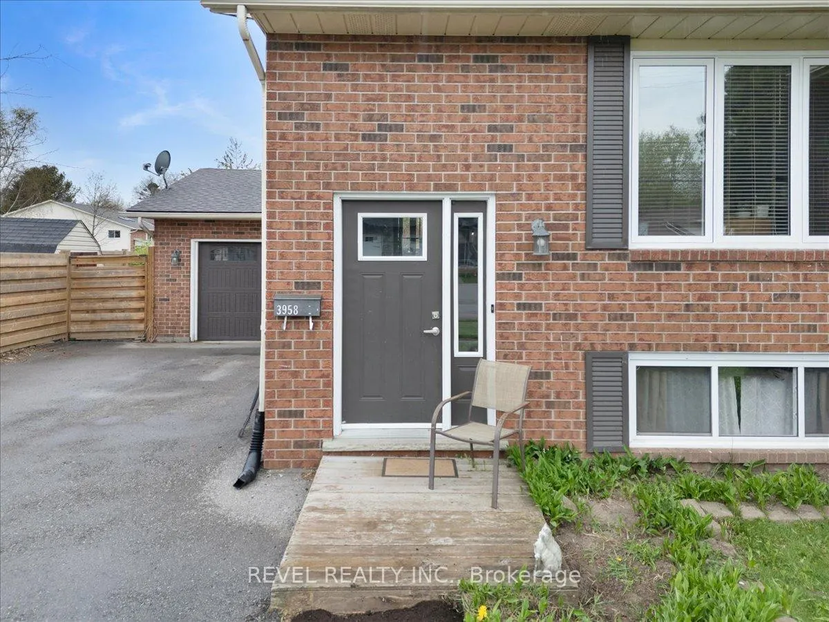 Photo 3 of 3958 23rd Street, Grimsby, Grimsby Escarpment — HOMEH