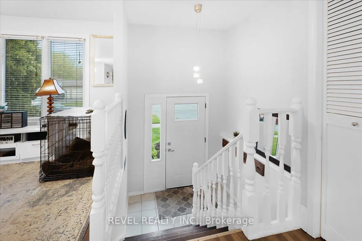 Photo 4 of 3958 23rd Street, Grimsby, Grimsby Escarpment — HOMEH