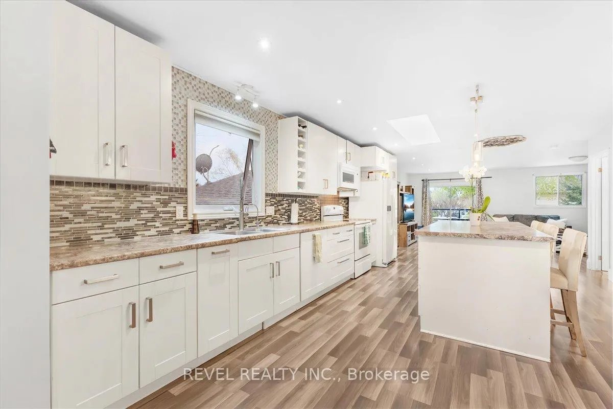 Photo 7 of 3958 23rd Street, Grimsby, Grimsby Escarpment — HOMEH