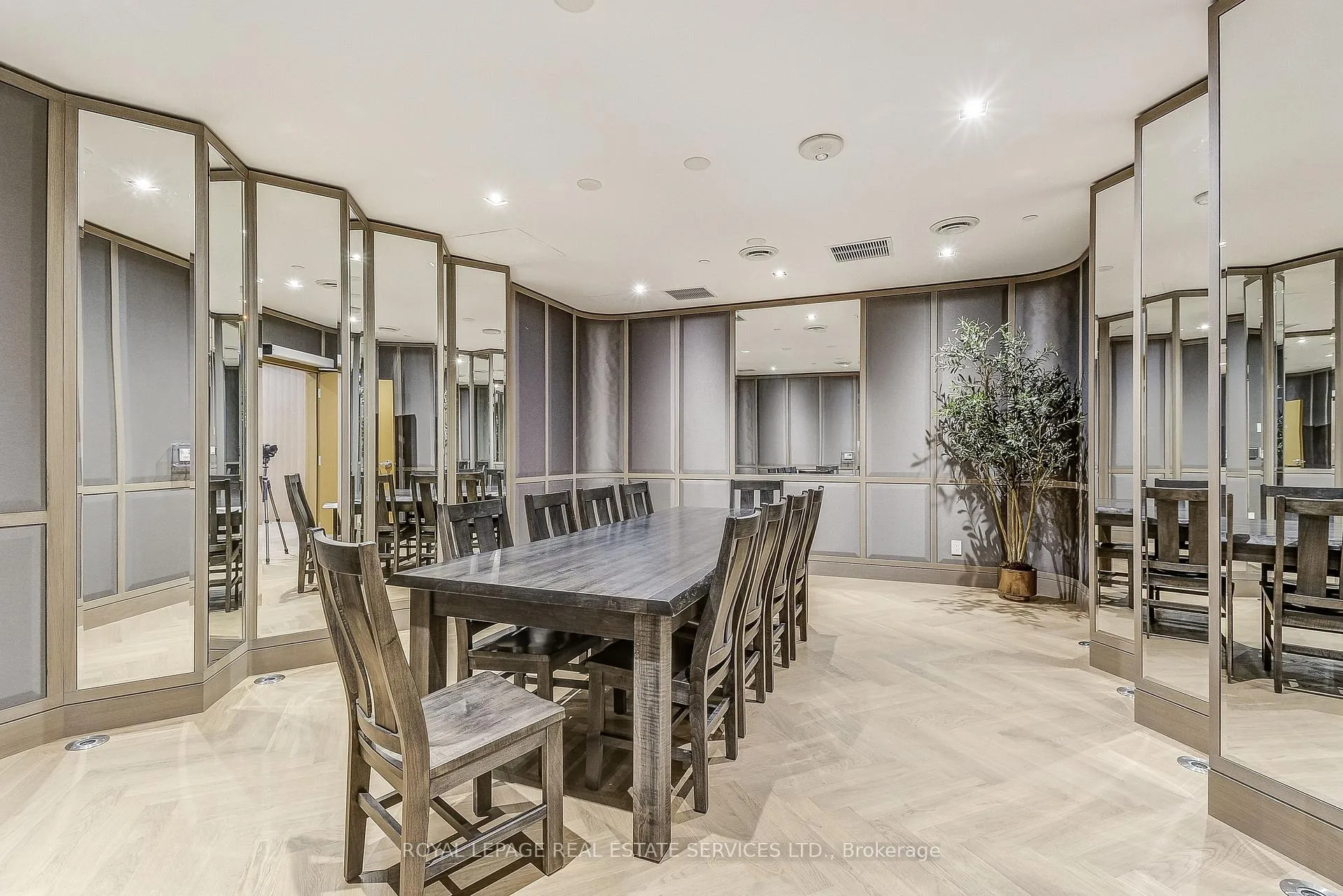Photo 27 of Unit 404, 1441 Elgin Street, Burlington, Brant — HOMEH