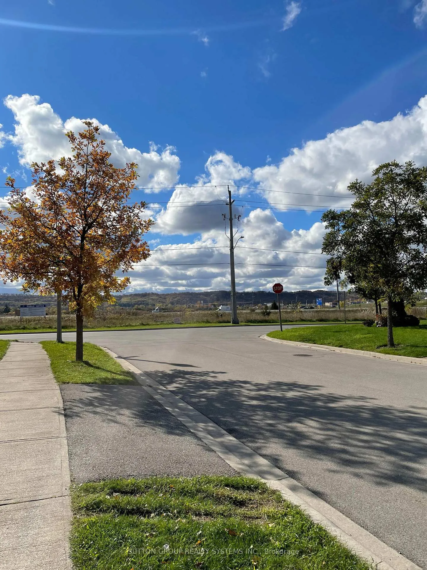 Photo 3 of 6 Raintree Drive, Hamilton, Stoney Creek — HOMEH