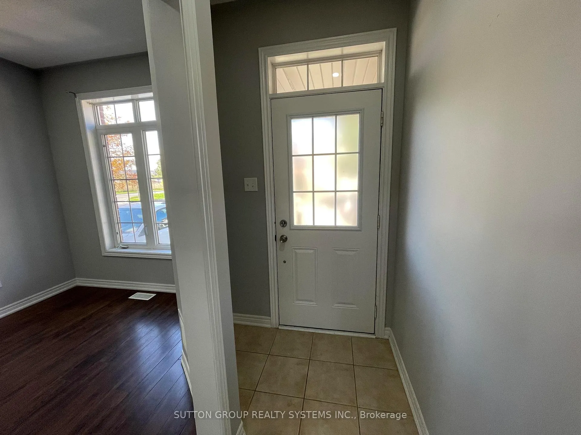 Photo 4 of 6 Raintree Drive, Hamilton, Stoney Creek — HOMEH