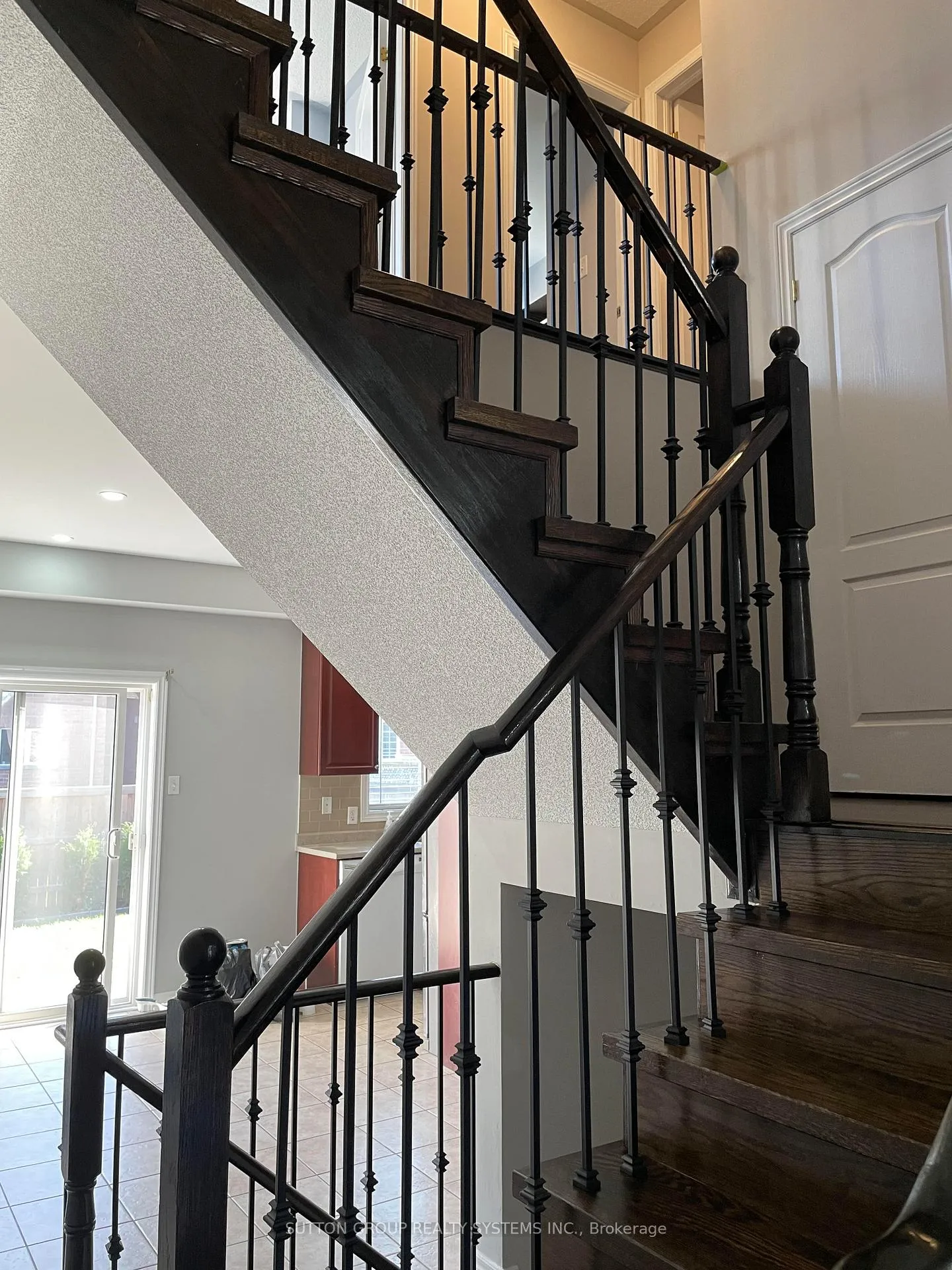 Photo 12 of 6 Raintree Drive, Hamilton, Stoney Creek — HOMEH