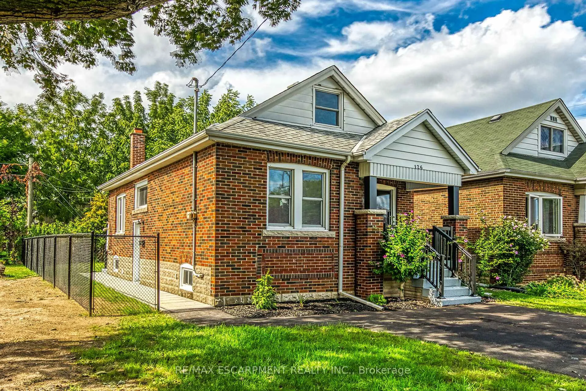 Photo 1 of 126 Auburn Avenue, Hamilton, Bartonville — HOMEH