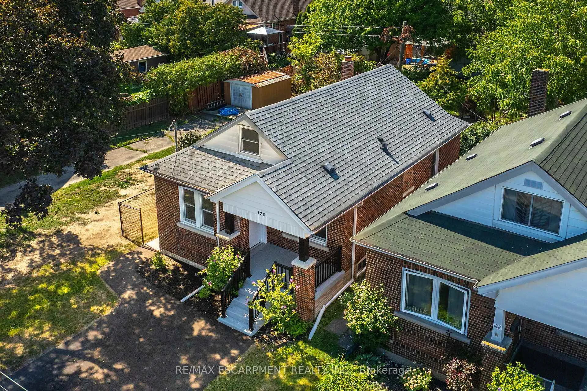Photo 2 of 126 Auburn Avenue, Hamilton, Bartonville — HOMEH