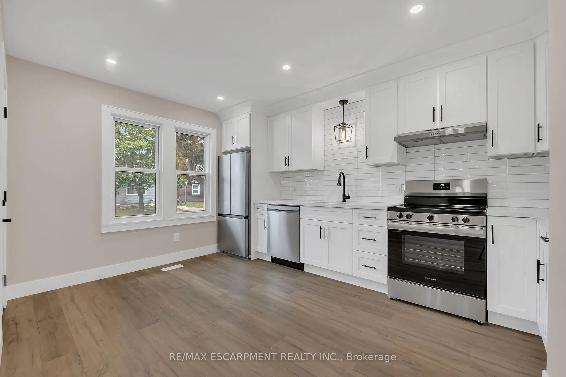 Photo 7 of 126 Auburn Avenue, Hamilton, Bartonville — HOMEH