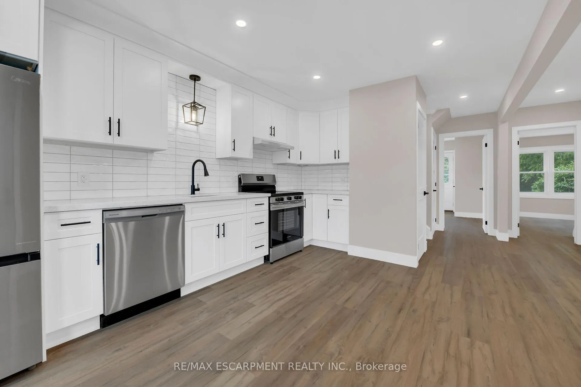 Photo 8 of 126 Auburn Avenue, Hamilton, Bartonville — HOMEH