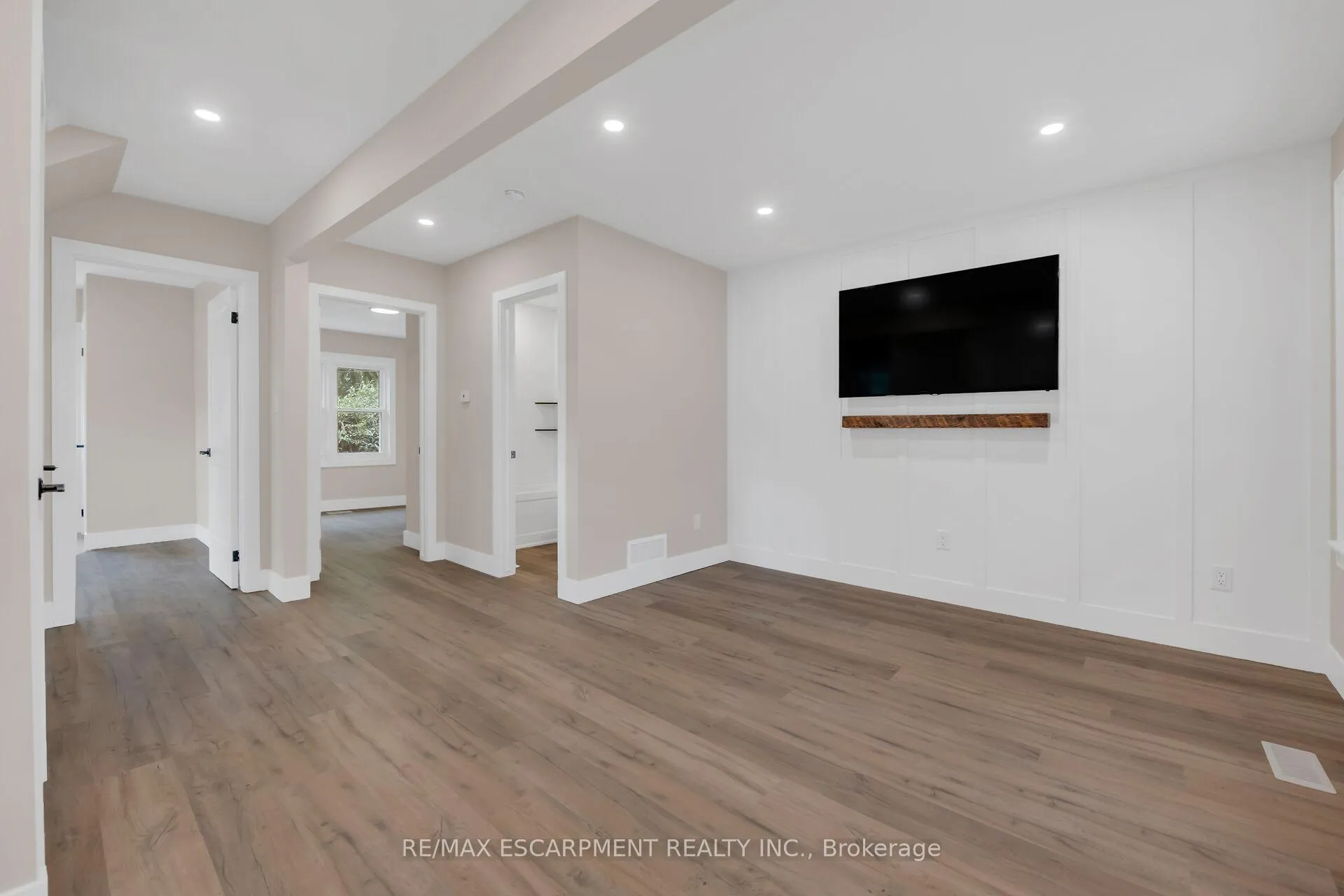 Photo 9 of 126 Auburn Avenue, Hamilton, Bartonville — HOMEH