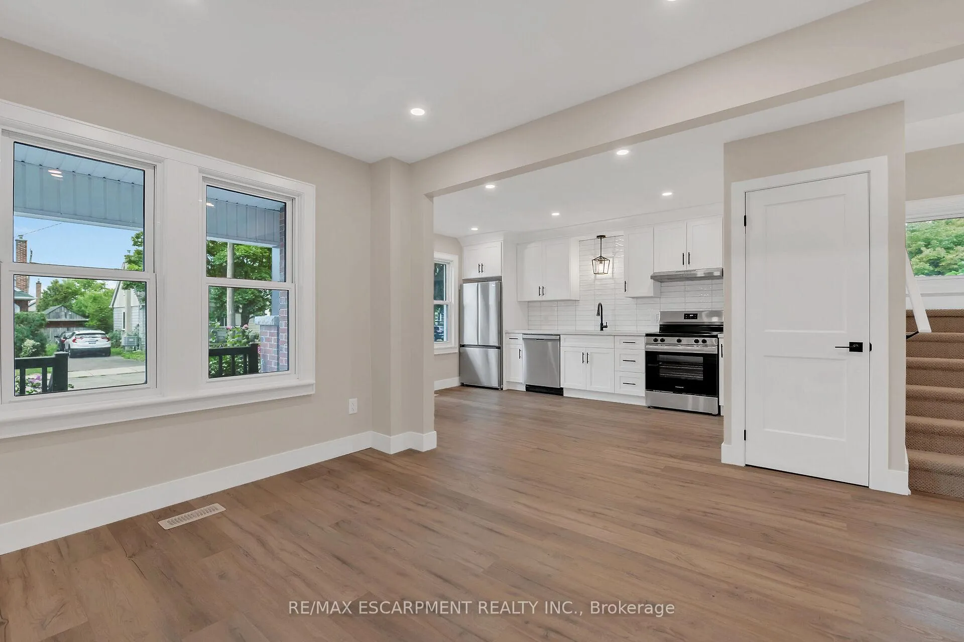 Photo 11 of 126 Auburn Avenue, Hamilton, Bartonville — HOMEH