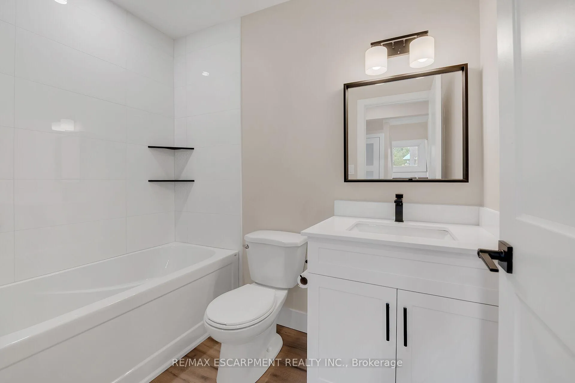 Photo 17 of 126 Auburn Avenue, Hamilton, Bartonville — HOMEH