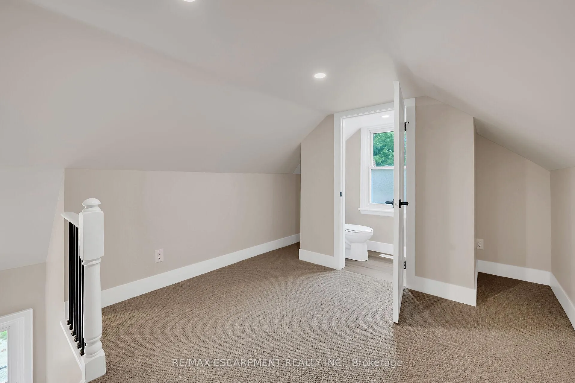 Photo 21 of 126 Auburn Avenue, Hamilton, Bartonville — HOMEH