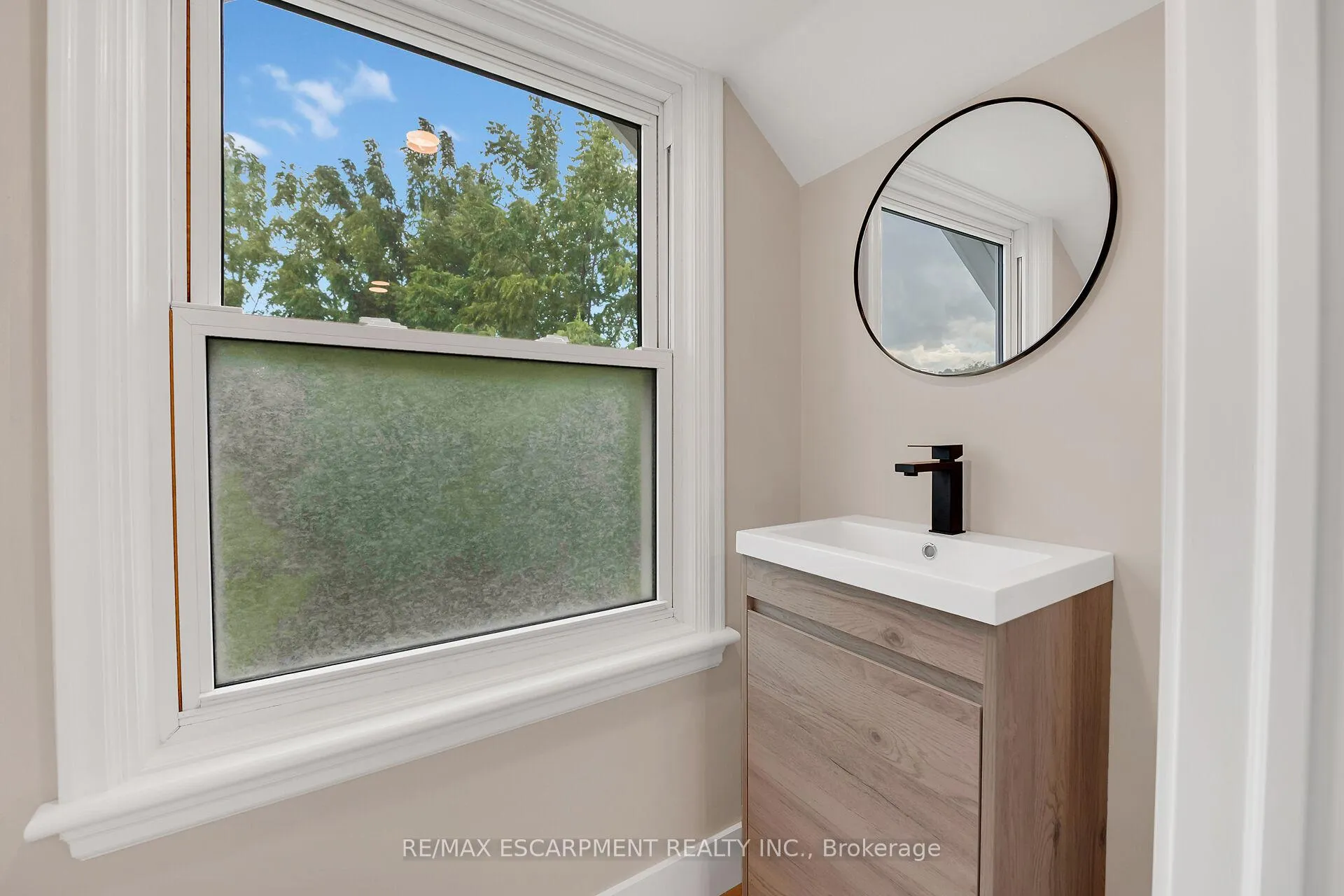 Photo 22 of 126 Auburn Avenue, Hamilton, Bartonville — HOMEH