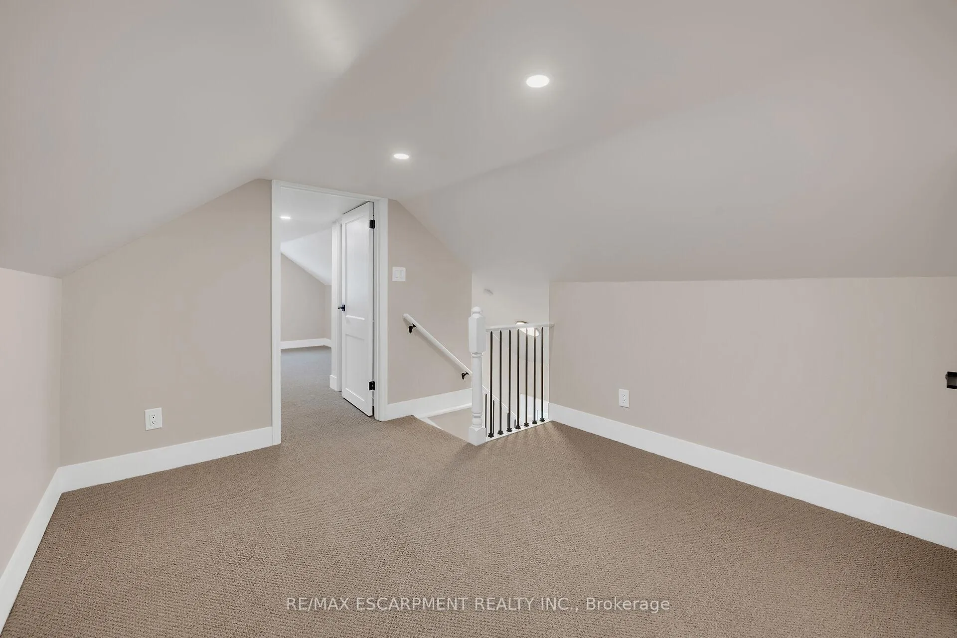 Photo 23 of 126 Auburn Avenue, Hamilton, Bartonville — HOMEH