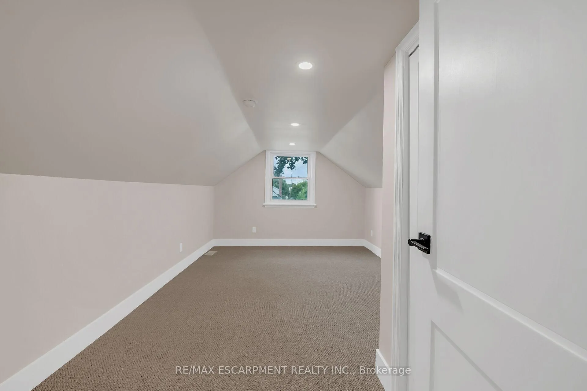 Photo 24 of 126 Auburn Avenue, Hamilton, Bartonville — HOMEH