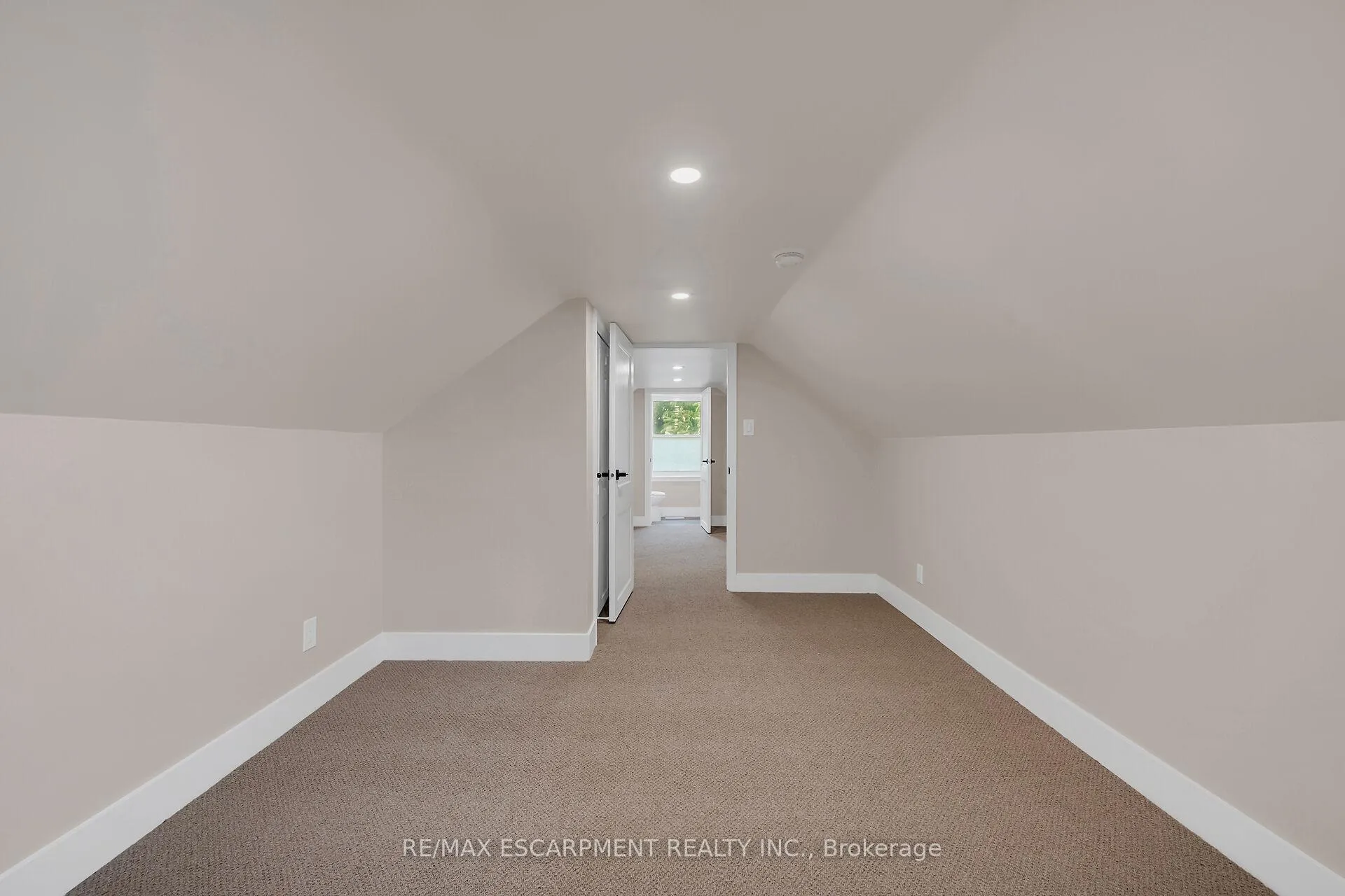 Photo 26 of 126 Auburn Avenue, Hamilton, Bartonville — HOMEH