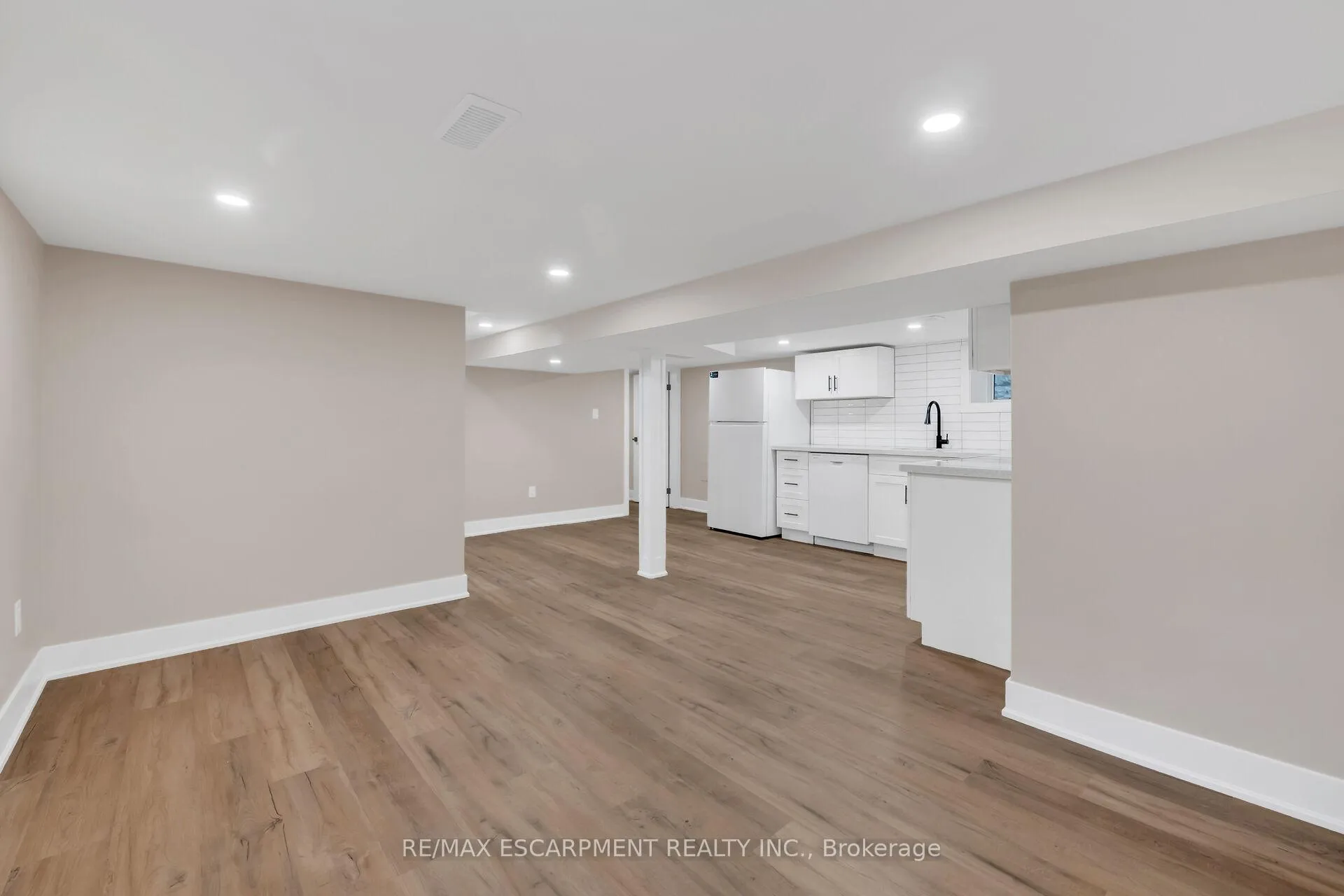 Photo 32 of 126 Auburn Avenue, Hamilton, Bartonville — HOMEH