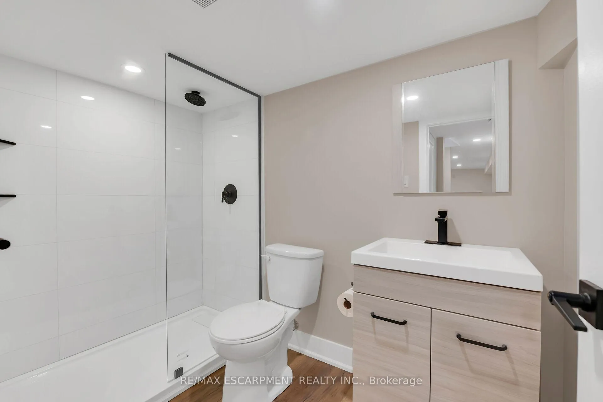 Photo 34 of 126 Auburn Avenue, Hamilton, Bartonville — HOMEH