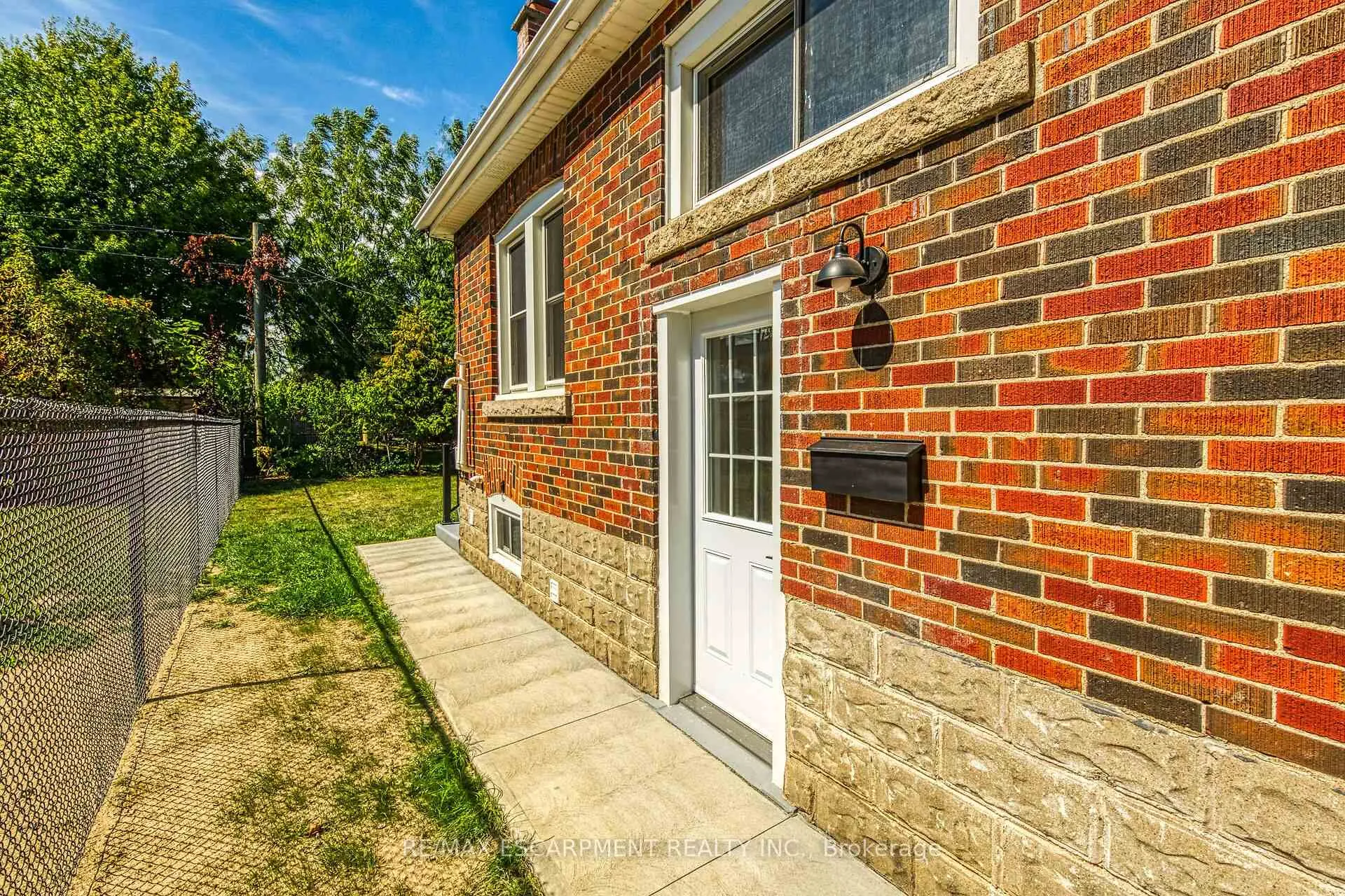 Photo 36 of 126 Auburn Avenue, Hamilton, Bartonville — HOMEH