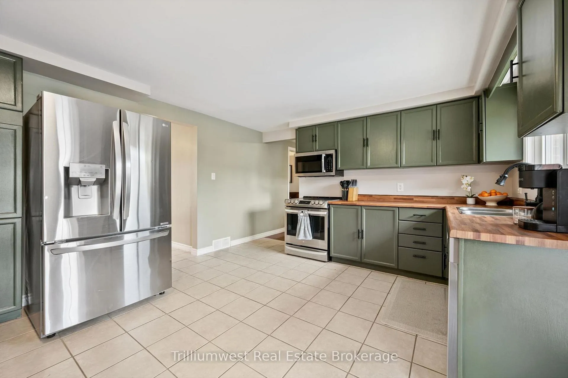 Photo 7 of 625 Pine Island Crescent, Waterloo — HOMEH