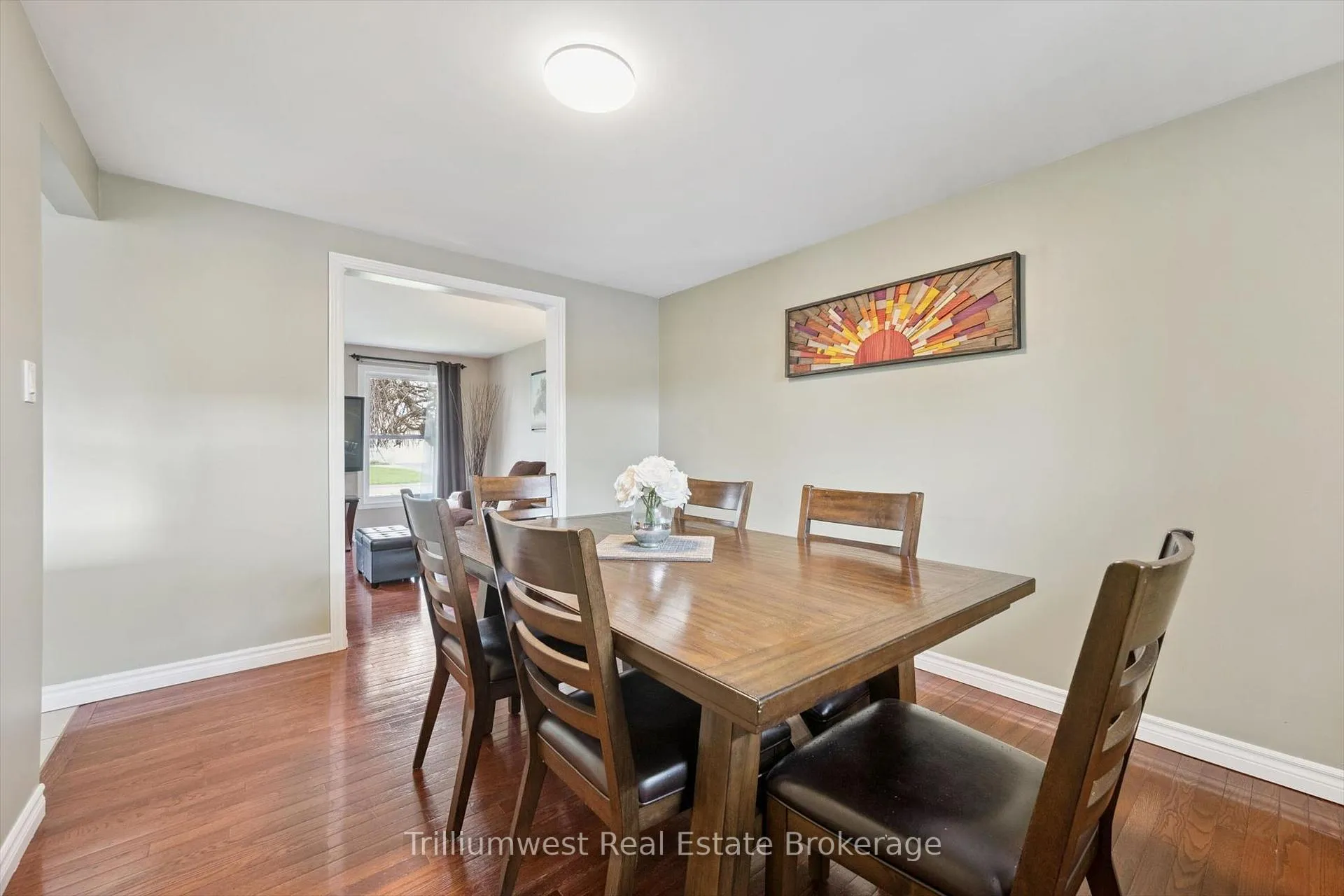 Photo 10 of 625 Pine Island Crescent, Waterloo — HOMEH