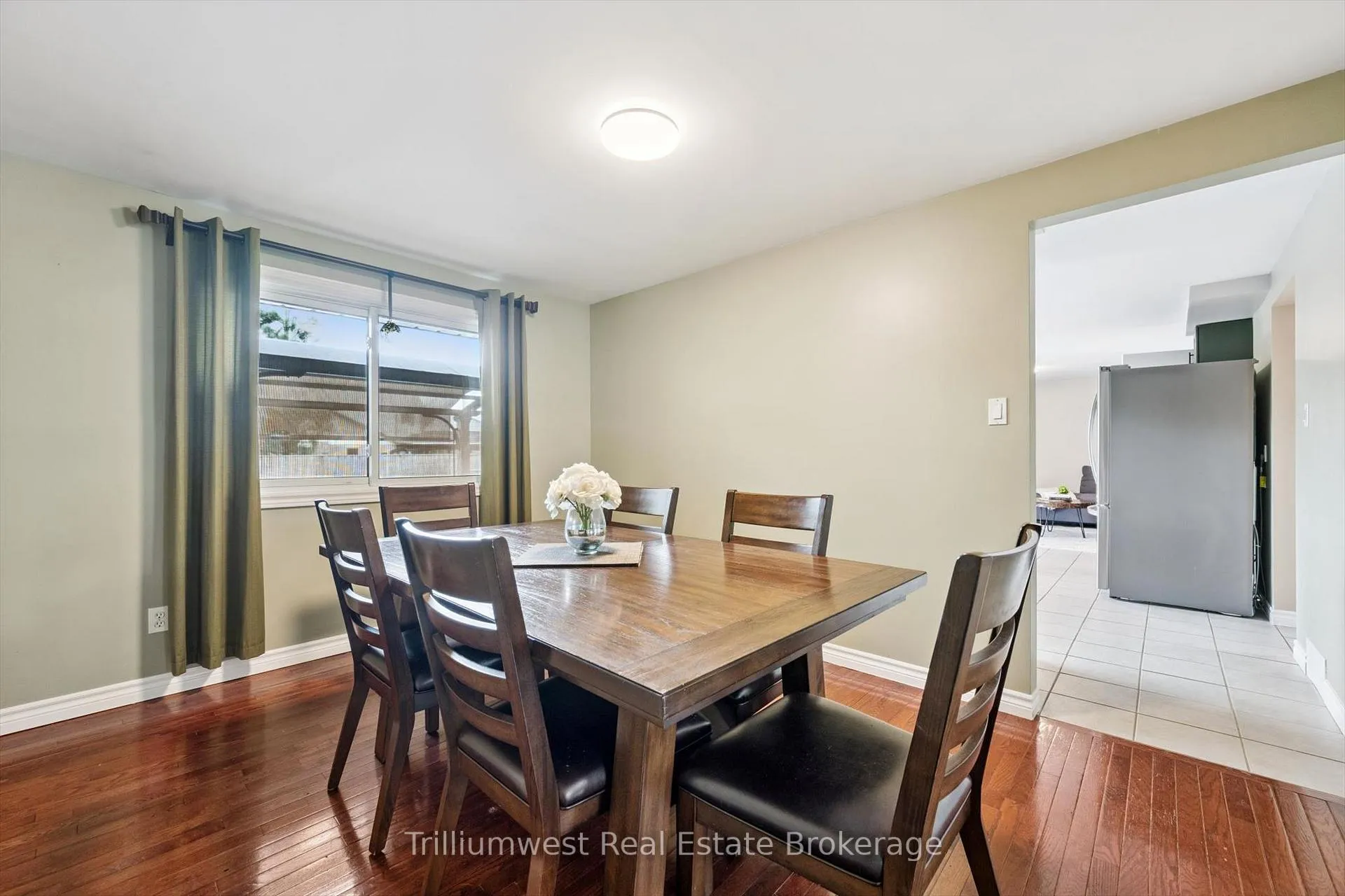 Photo 11 of 625 Pine Island Crescent, Waterloo — HOMEH