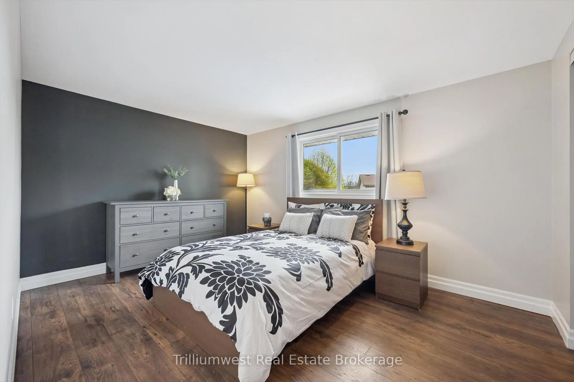 Photo 17 of 625 Pine Island Crescent, Waterloo — HOMEH