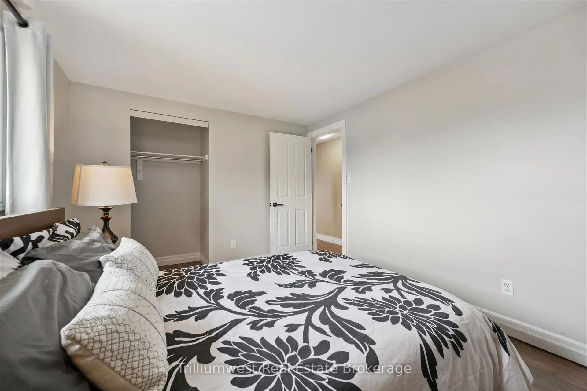 Photo 18 of 625 Pine Island Crescent, Waterloo — HOMEH
