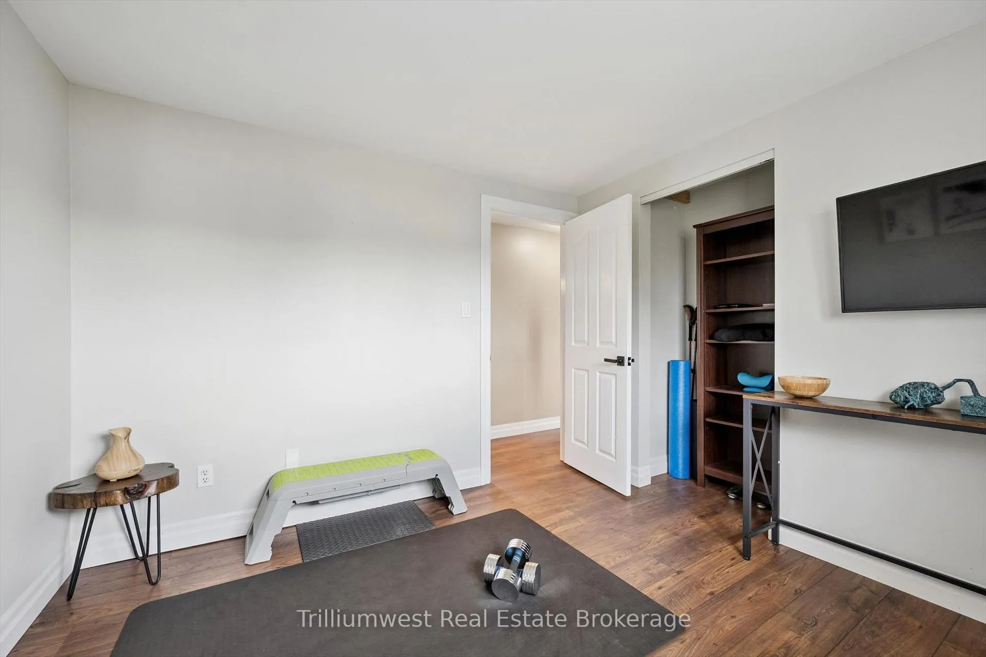 Photo 19 of 625 Pine Island Crescent, Waterloo — HOMEH