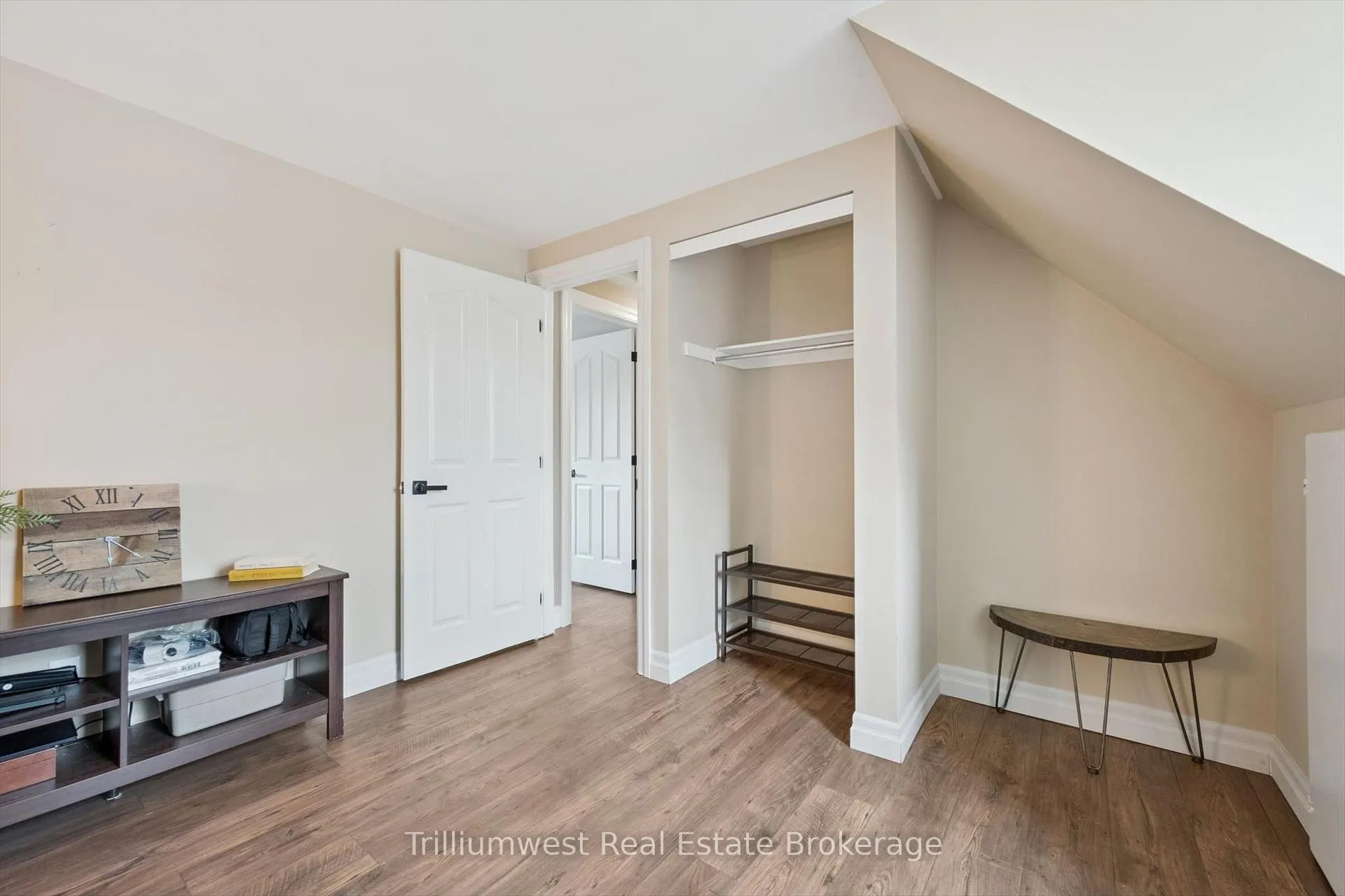Photo 23 of 625 Pine Island Crescent, Waterloo — HOMEH
