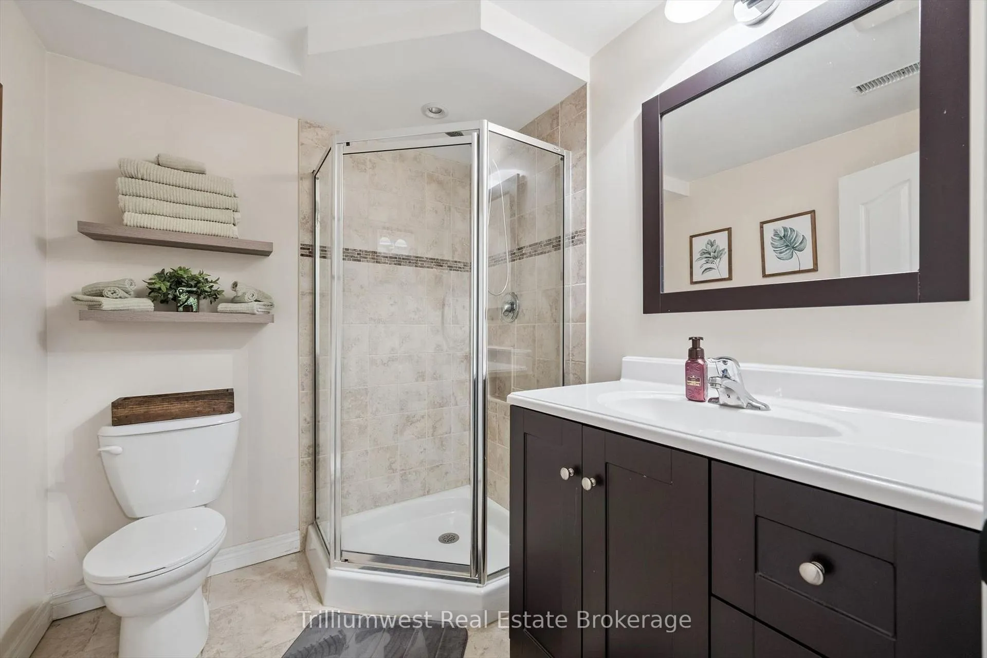 Photo 29 of 625 Pine Island Crescent, Waterloo — HOMEH