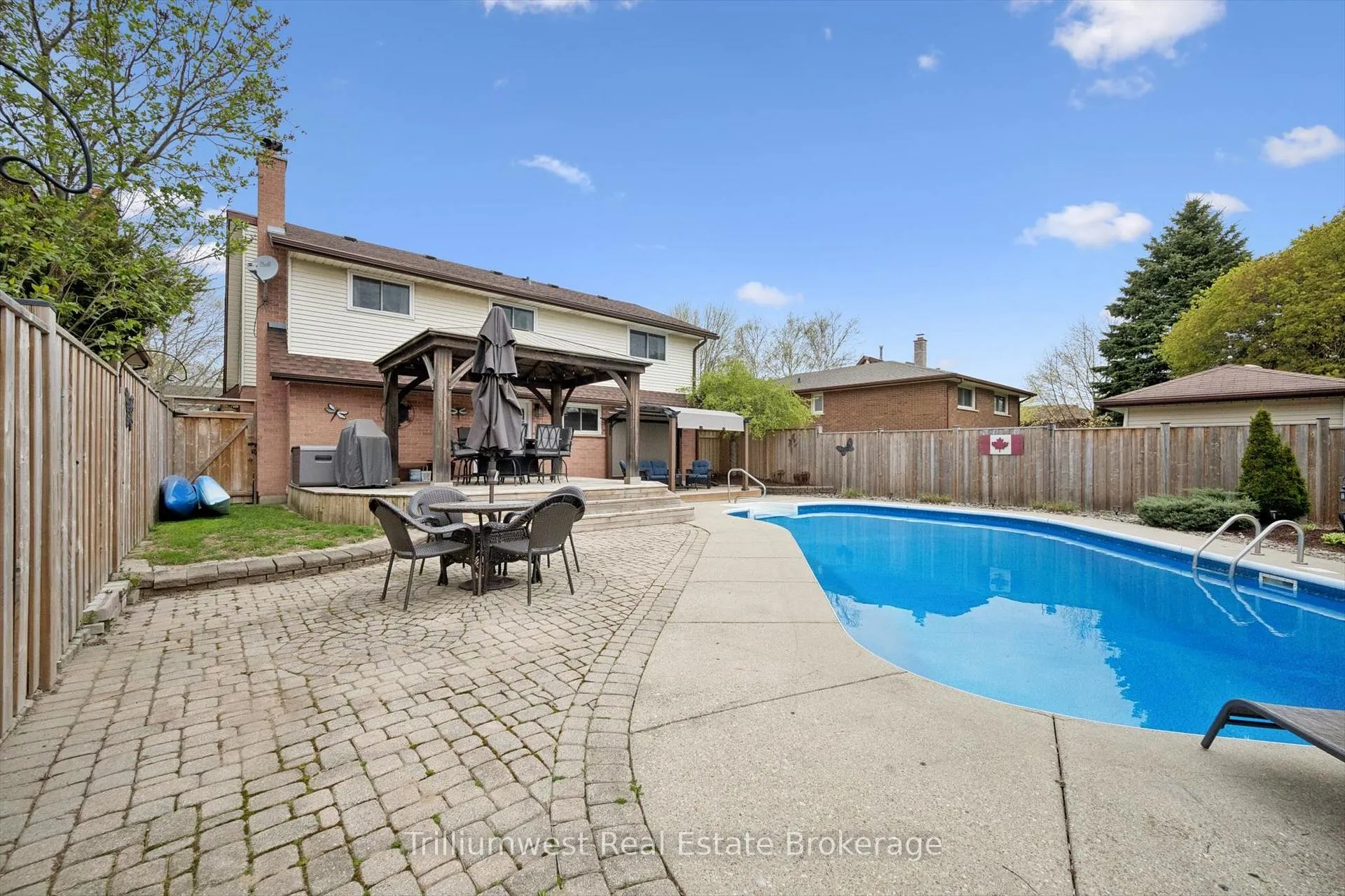 Photo 30 of 625 Pine Island Crescent, Waterloo — HOMEH