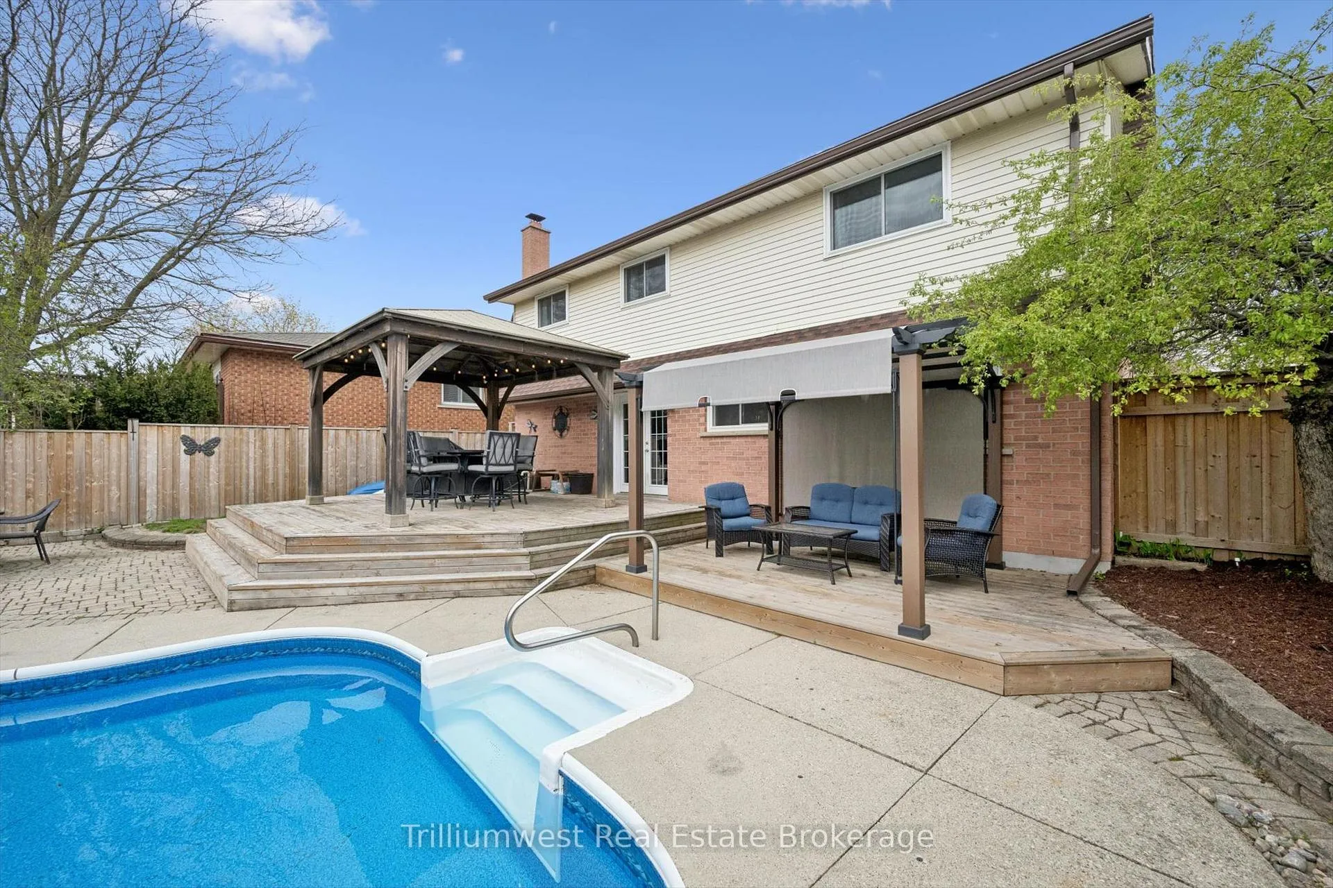 Photo 32 of 625 Pine Island Crescent, Waterloo — HOMEH