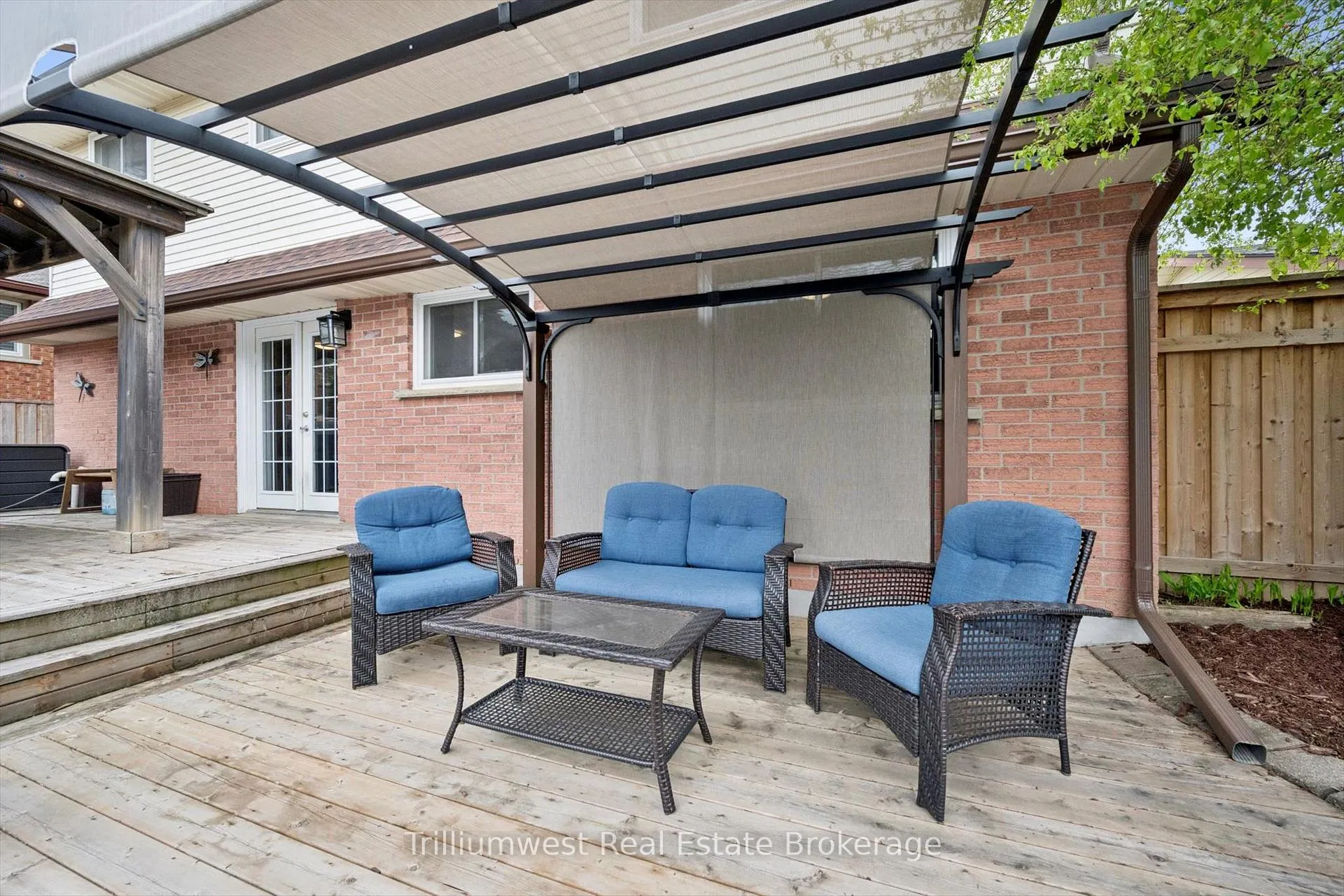 Photo 33 of 625 Pine Island Crescent, Waterloo — HOMEH