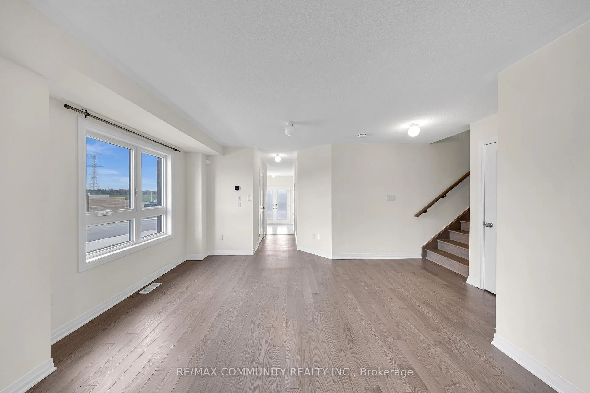 Photo 6 of 101 Sailors Landing, Clarington, Bowmanville — HOMEH