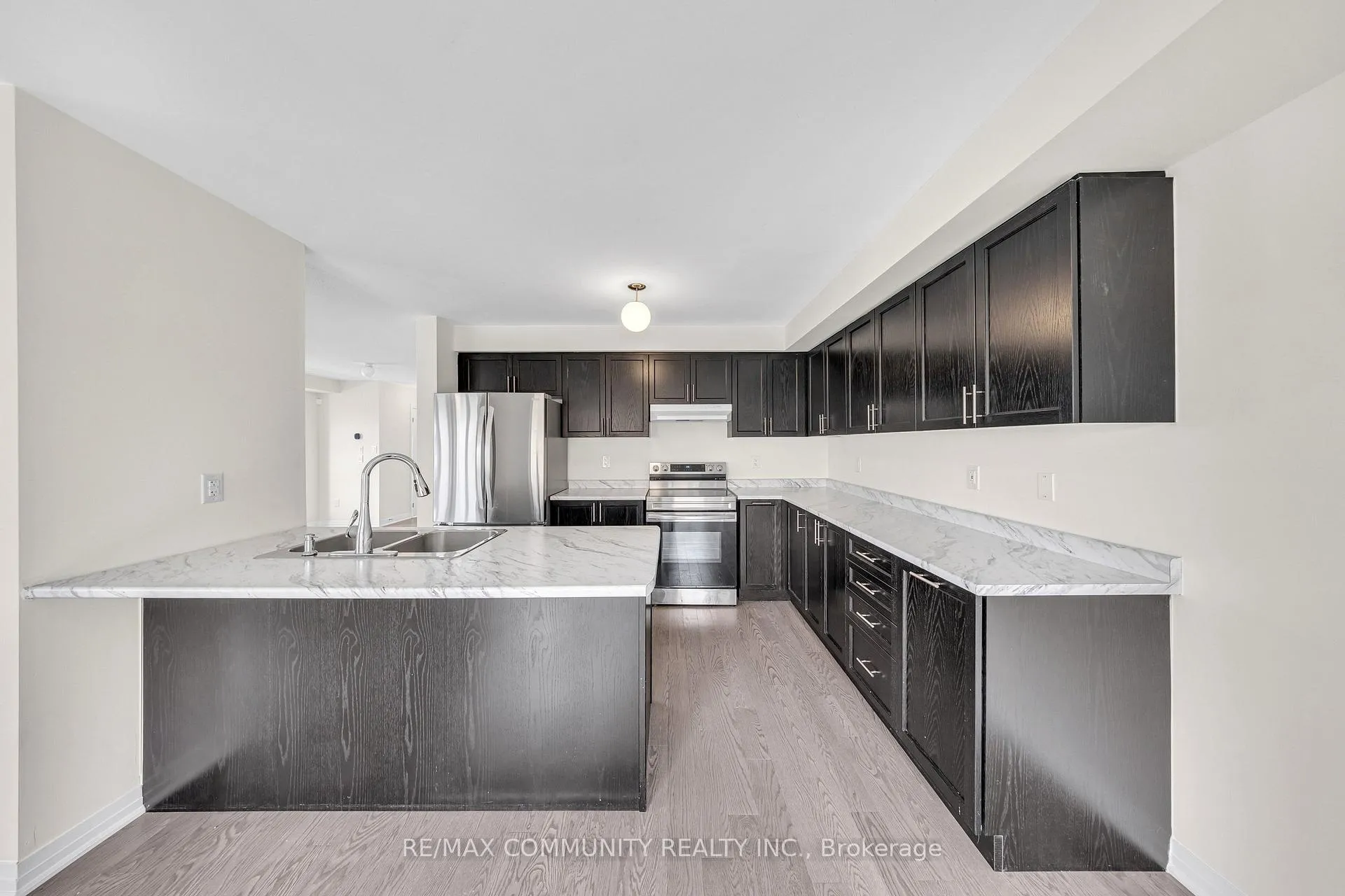 Photo 12 of 101 Sailors Landing, Clarington, Bowmanville — HOMEH