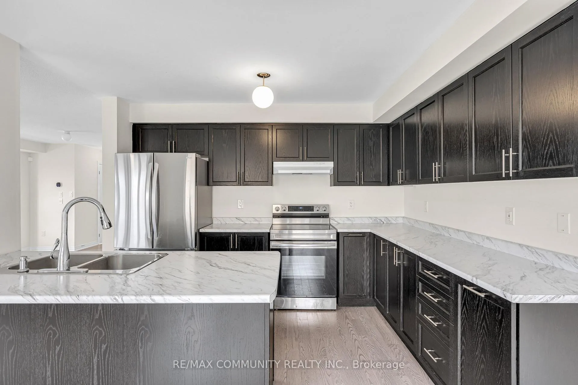 Photo 13 of 101 Sailors Landing, Clarington, Bowmanville — HOMEH