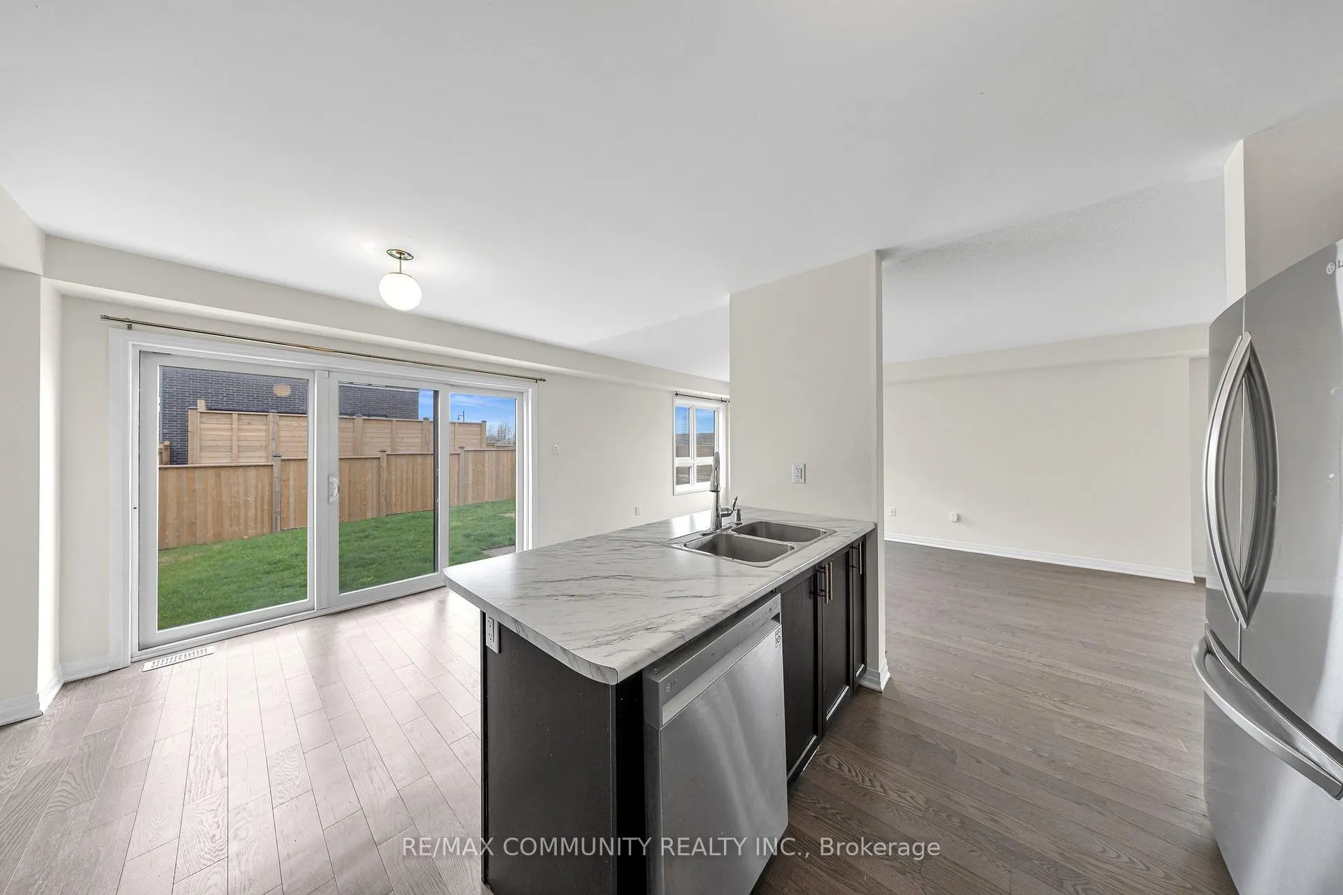 Photo 15 of 101 Sailors Landing, Clarington, Bowmanville — HOMEH