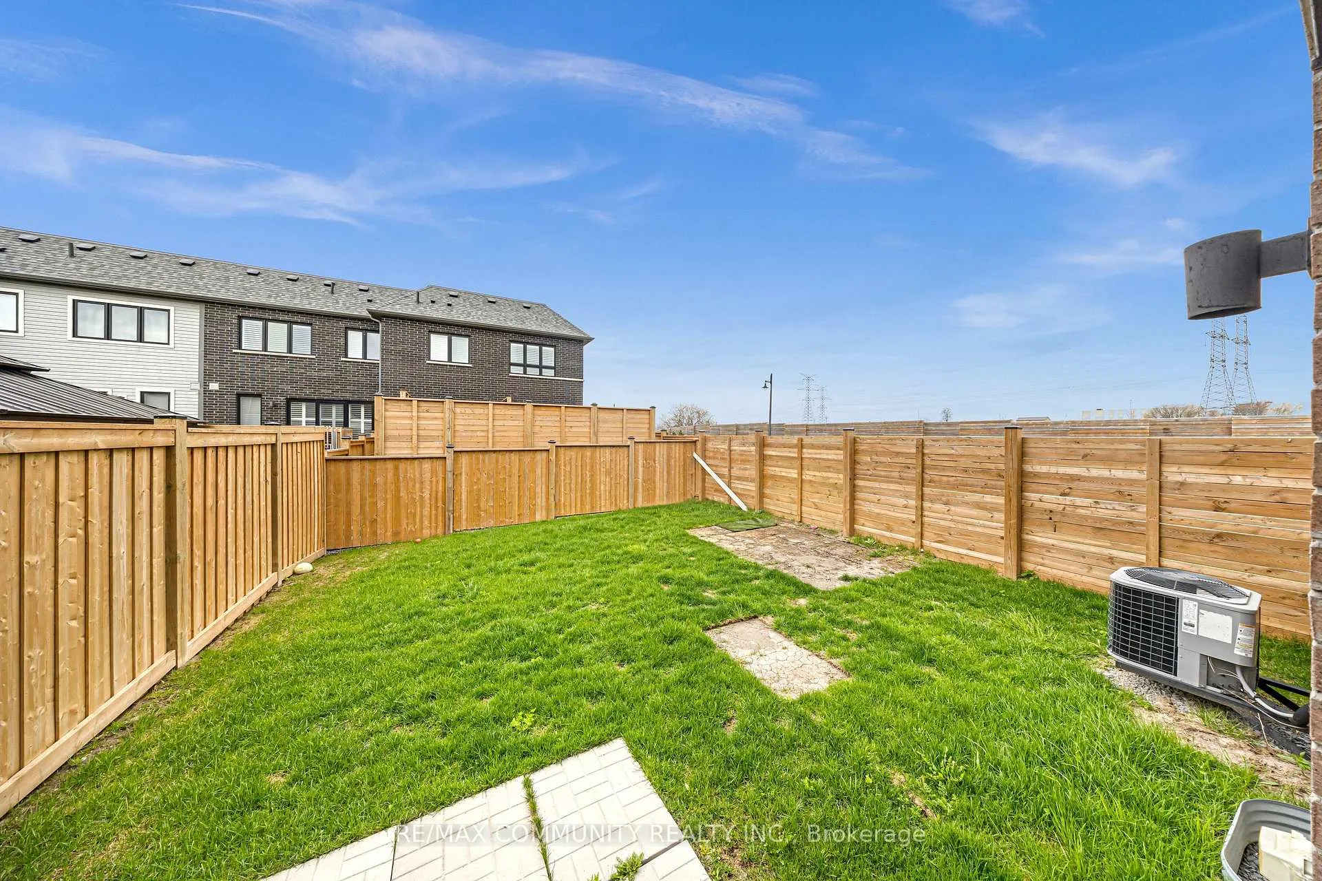 Photo 17 of 101 Sailors Landing, Clarington, Bowmanville — HOMEH