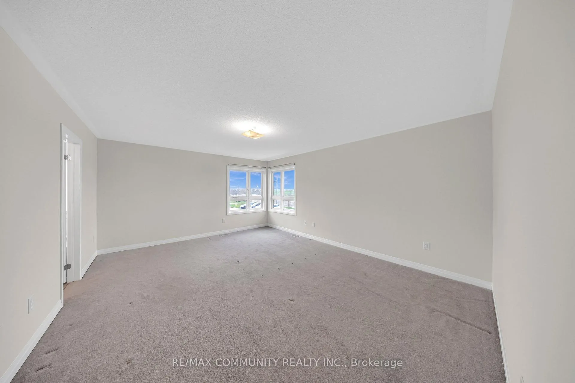 Photo 19 of 101 Sailors Landing, Clarington, Bowmanville — HOMEH