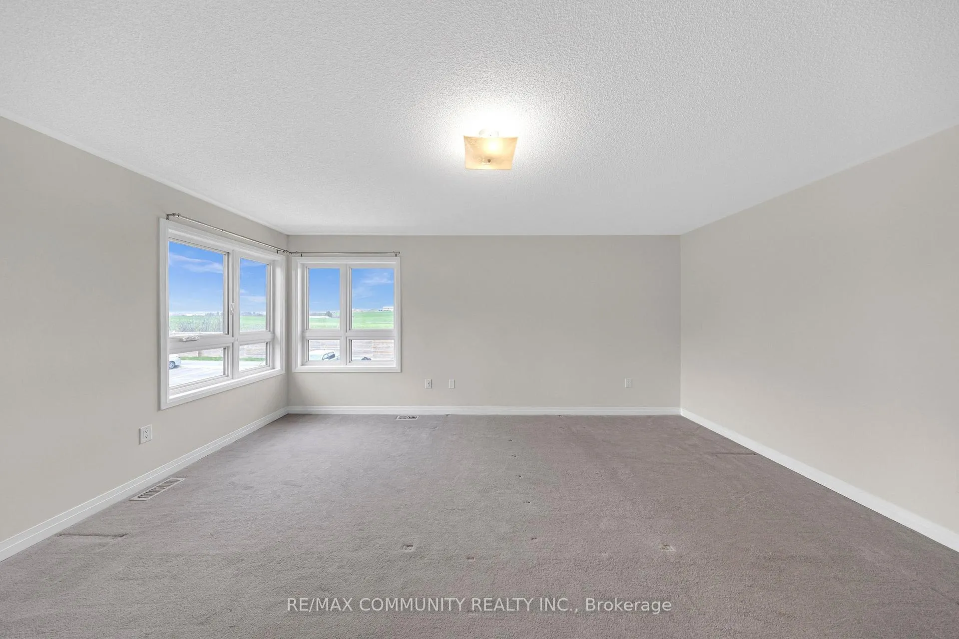 Photo 20 of 101 Sailors Landing, Clarington, Bowmanville — HOMEH