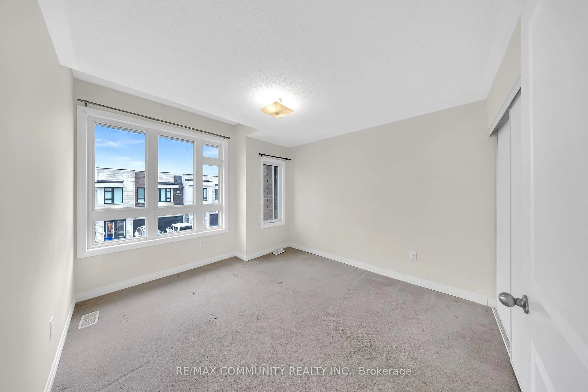 Photo 28 of 101 Sailors Landing, Clarington, Bowmanville — HOMEH