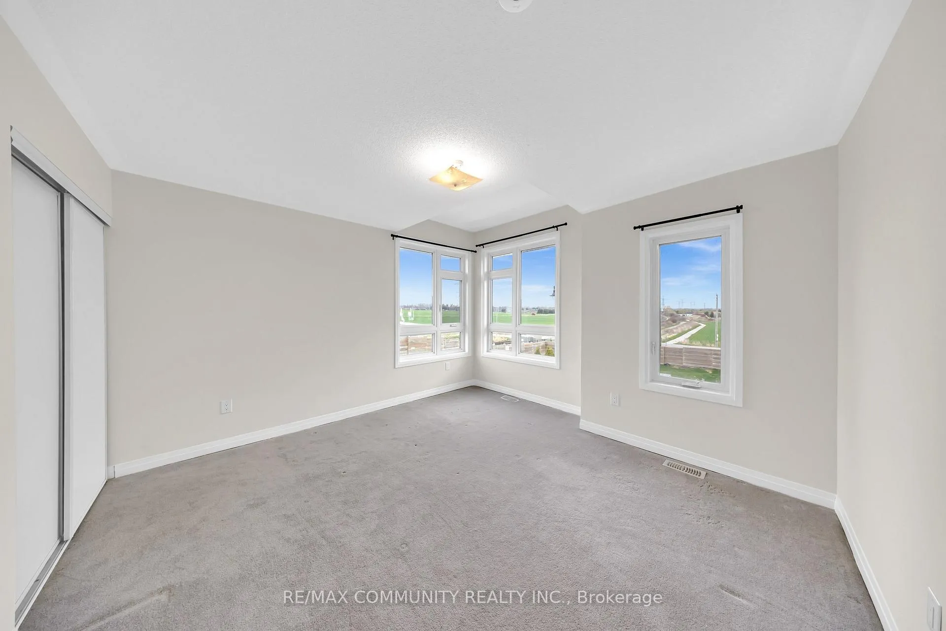 Photo 29 of 101 Sailors Landing, Clarington, Bowmanville — HOMEH